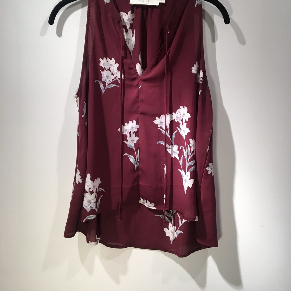 ASTR The Label Split Neck Tank - Picture 4 of 6